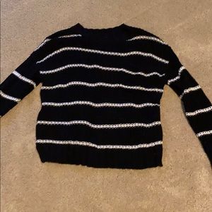 American eagle black and white sweater